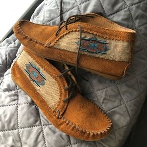 Minnetonka high top moccasin